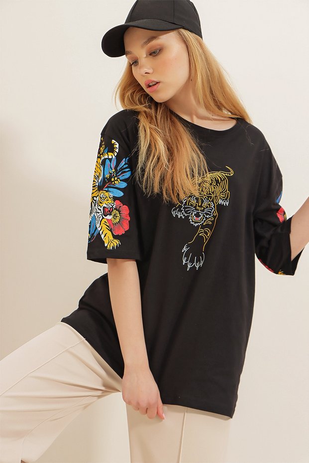 Women's Black Crew Neck Front and Sleeves Digital Printed Oversize 100% Cotton T-Shirt ALC-X7980