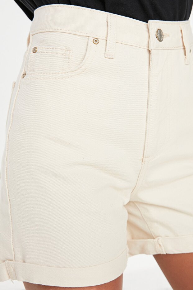 Ekru Paçası Katlamalı Yüksek Bel City Boy Denim Şort TWOSS20SR0231 - 10