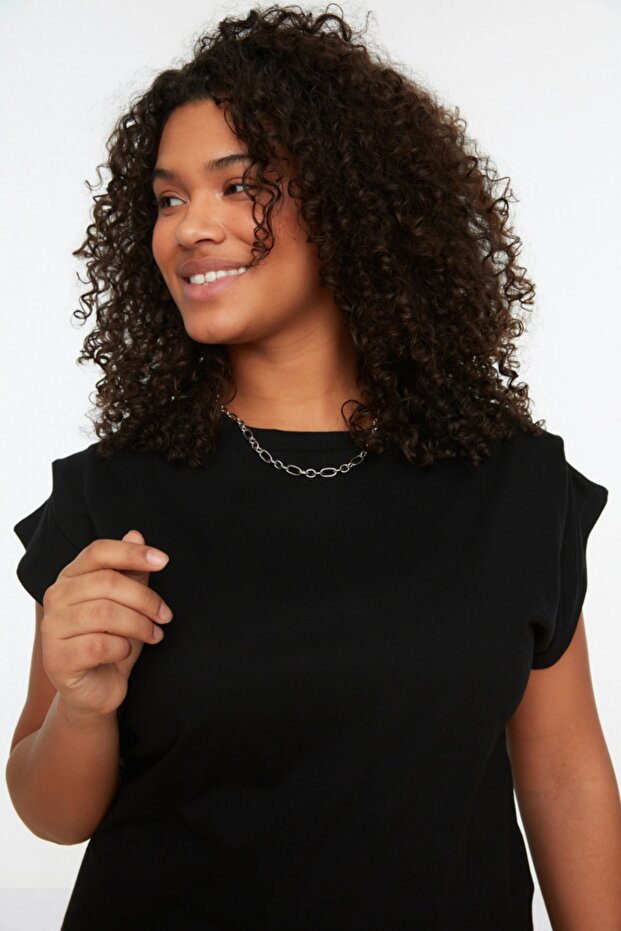 Czarny T-shirt z okrągłym dekoltem - 100% bawełny, detale rękawów TBBSS22BF0023 - 3