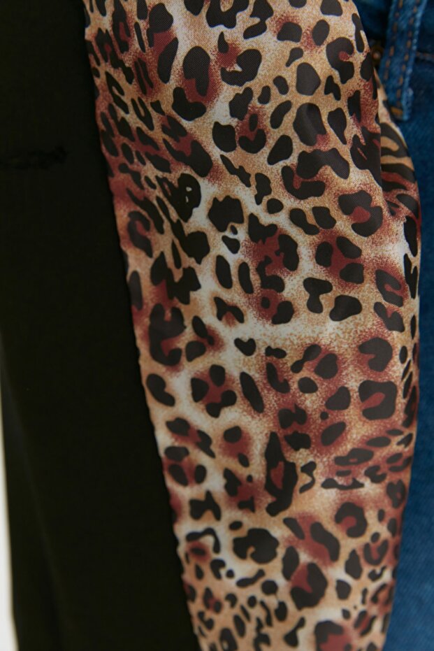 Siyah Leopar Astar Detaylı Blazer Dokuma Ceket TBBSS22CE0195 - 3