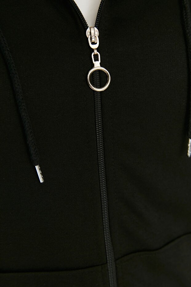 Siyah Kapüşonlu Fermuarlı İnce Örme Sweatshirt TBBSS22SW0169 - 4