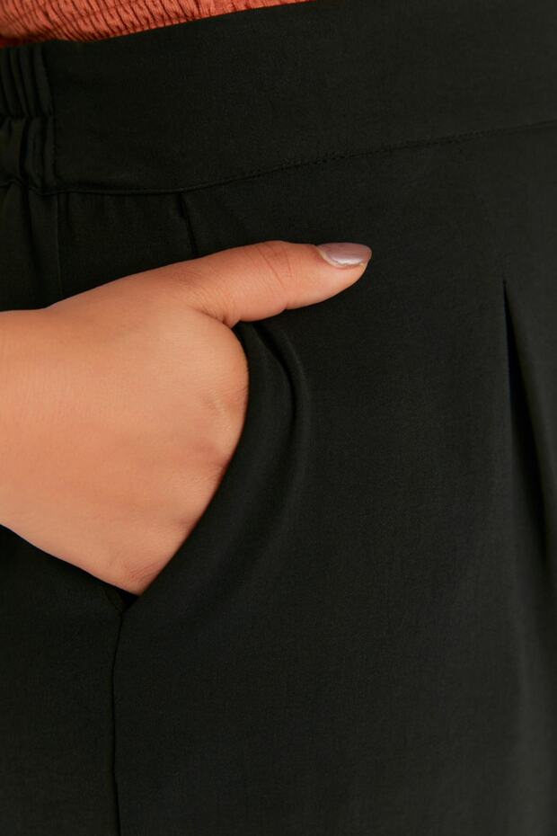 Černé elastické tkané kalhoty s vysokým pasem a širokými nohavicemi TBBSS22PL0448 - 6