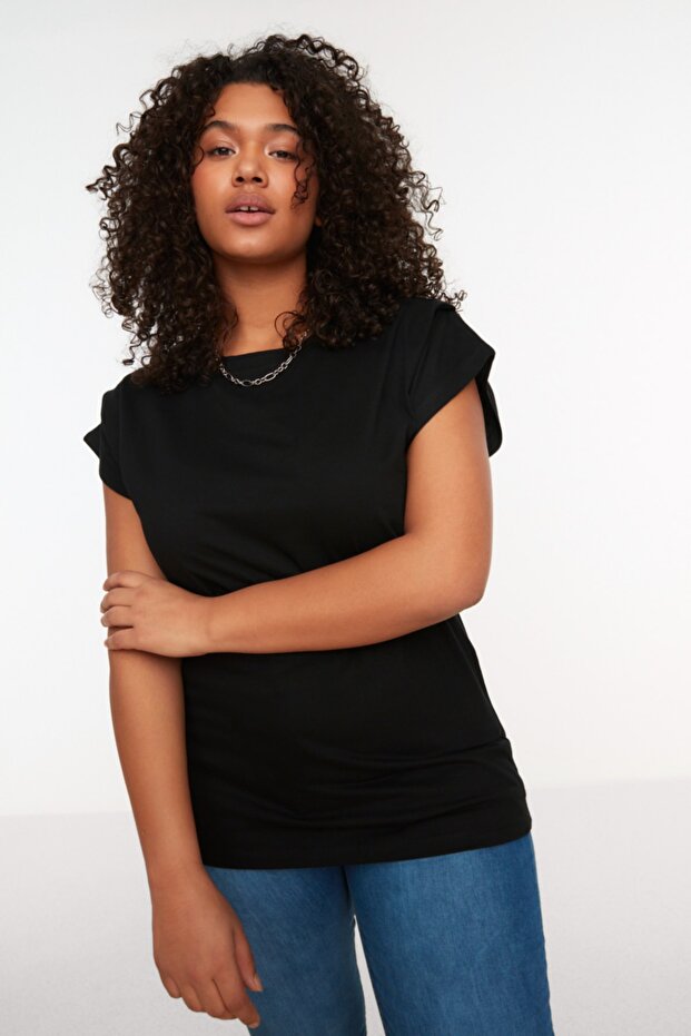 Czarny T-shirt z okrągłym dekoltem - 100% bawełny, detale rękawów TBBSS22BF0023 - 2