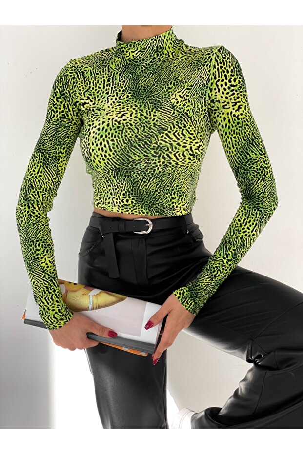 Women's Green Leopard Printed Turtleneck Crop Body