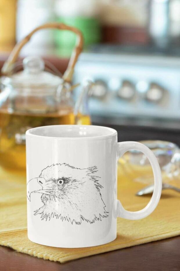 كوب مطبوع عليه صورة ظلية لرأس النسر الأبيض - 1