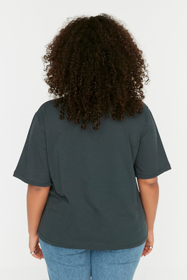 Nyakú nyomott 100% pamut antracit Boyfriend Fit nagy méretű póló - TBBSS22TS1944 - 5