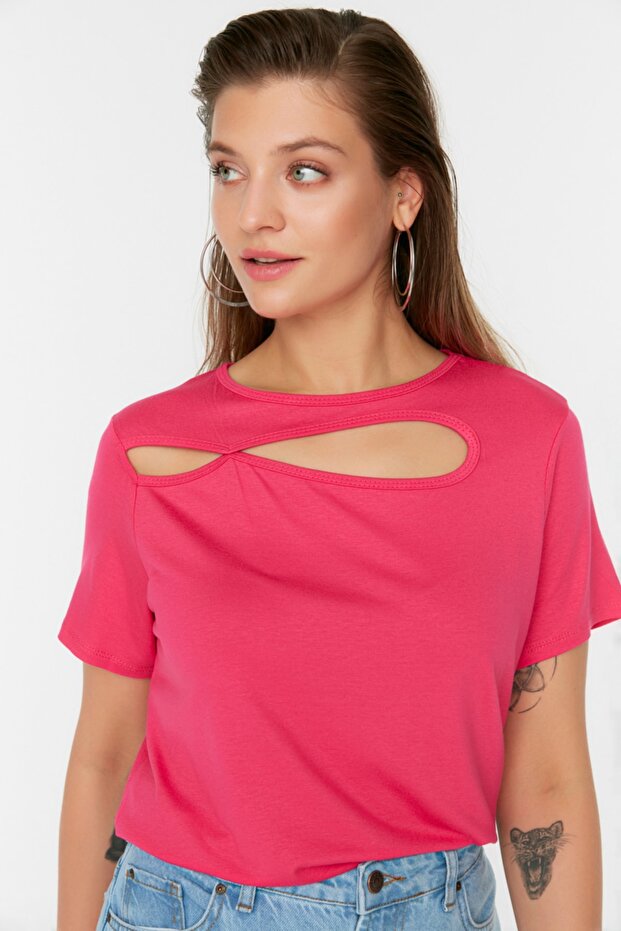 Fuchsia Cut-Out Detailed Knitted Blouse TBBSS22AF0012