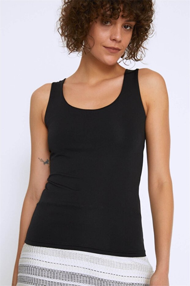 Дамска черна блуза Basic - 2