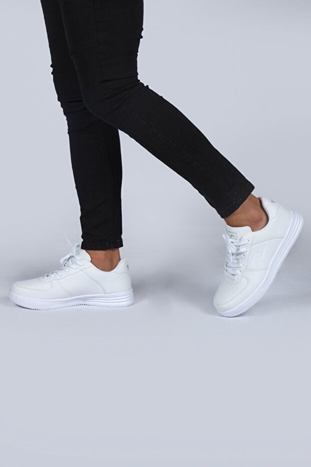 Men's White Sports Shoes