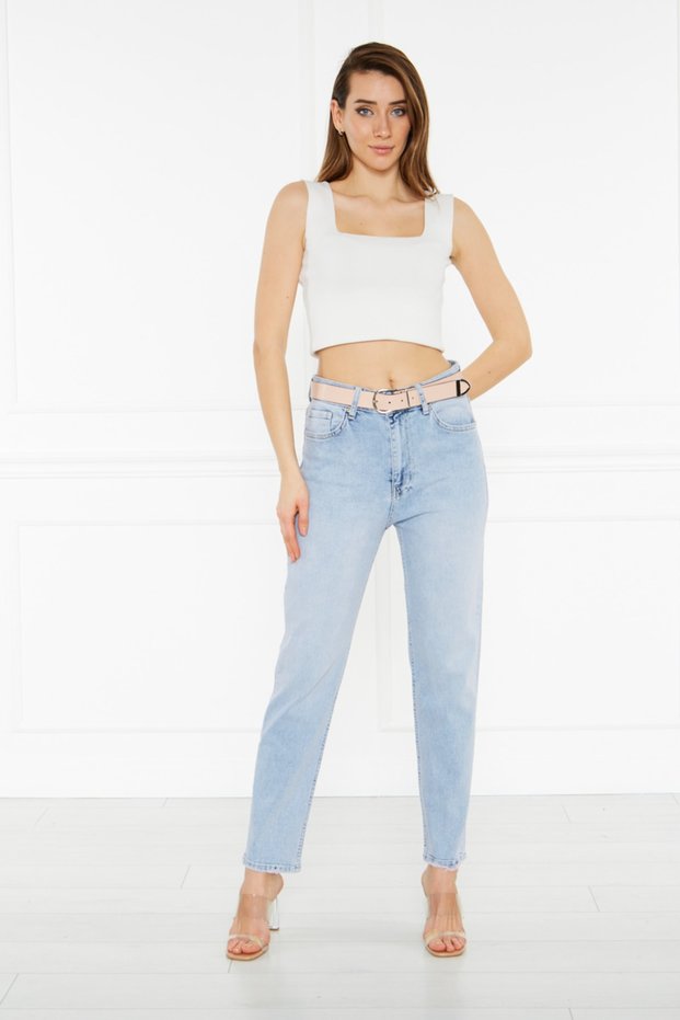 Mom Jeans with Frayed Legs