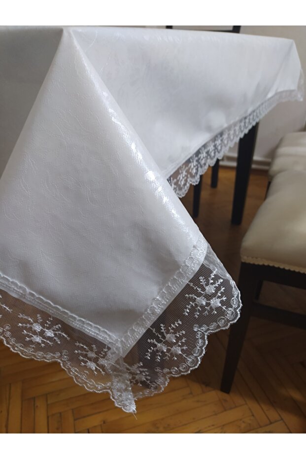 مفرش المائدة البلاستيكية الدانتيل حافة نمط زهرة - 1