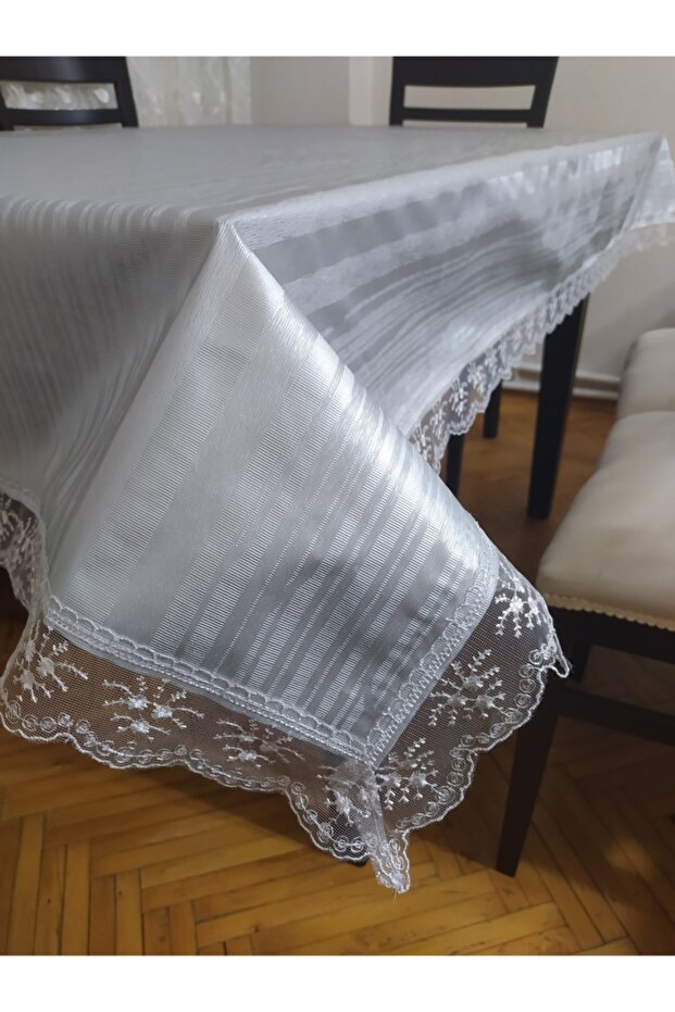 مفرش المائدة البلاستيكية الدانتيل حافة نمط مخطط - 1