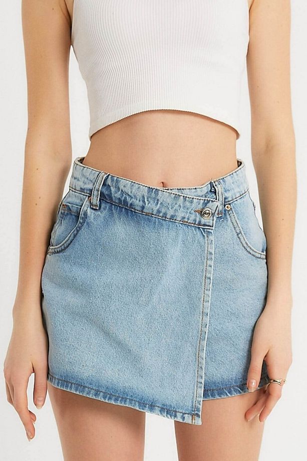 Kadın Acık Mavi Denim Kot Şort Asimetrik Kapamalı Fermuarlı Jeans Şort Etek / Bermuda - 4