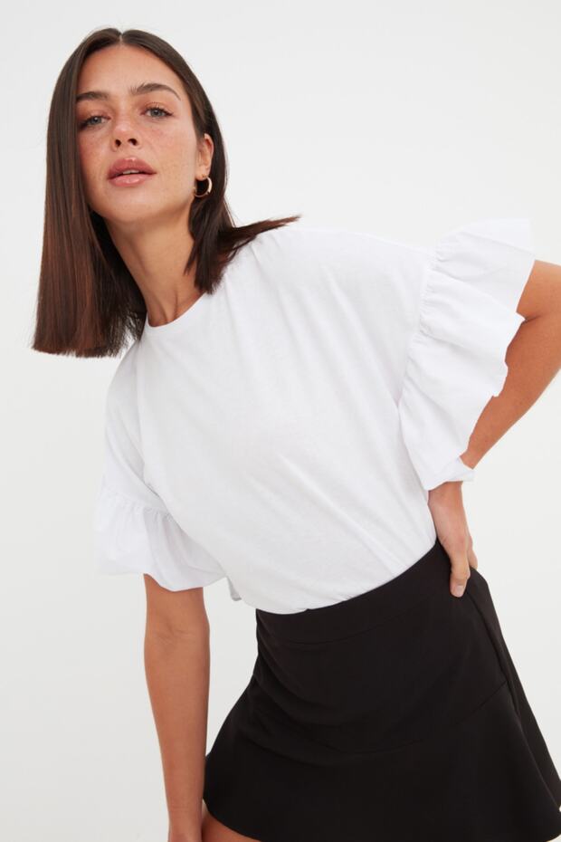 Beyaz %100 Pamuk Fırfır Detaylı Basic Bisiklet Yaka Örme T-Shirt TWOSS22TS2429 - 7