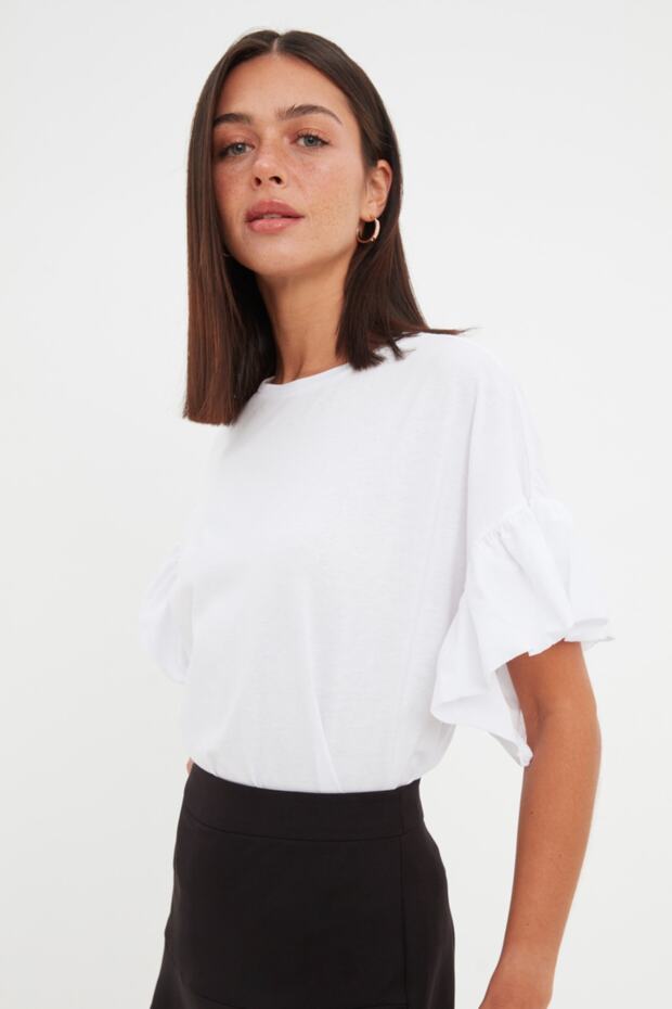 Beyaz %100 Pamuk Fırfır Detaylı Basic Bisiklet Yaka Örme T-Shirt TWOSS22TS2429 - 6