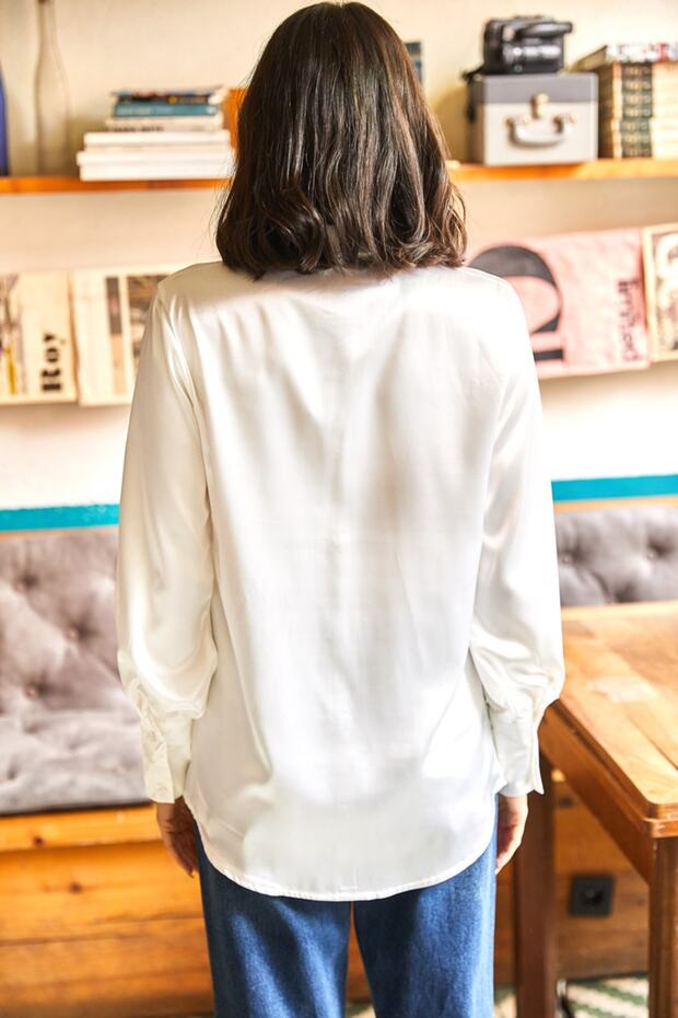 Ecrufarbenes Hemd aus gewebtem Satin mit Manschettendetails für Damen GML-19000984 - 2