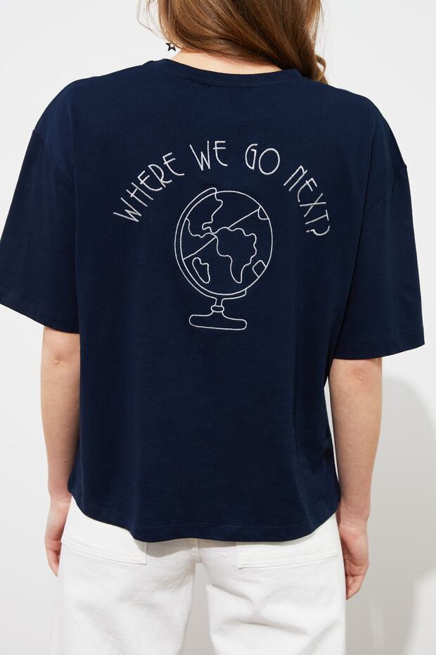 Lacivert %100 Pamuk Sırt Nakışlı Relaxed/Geniş Rahat Kesim Bisiklet Yaka Örme T-Shirt TWOSS20TS0121 - 5
