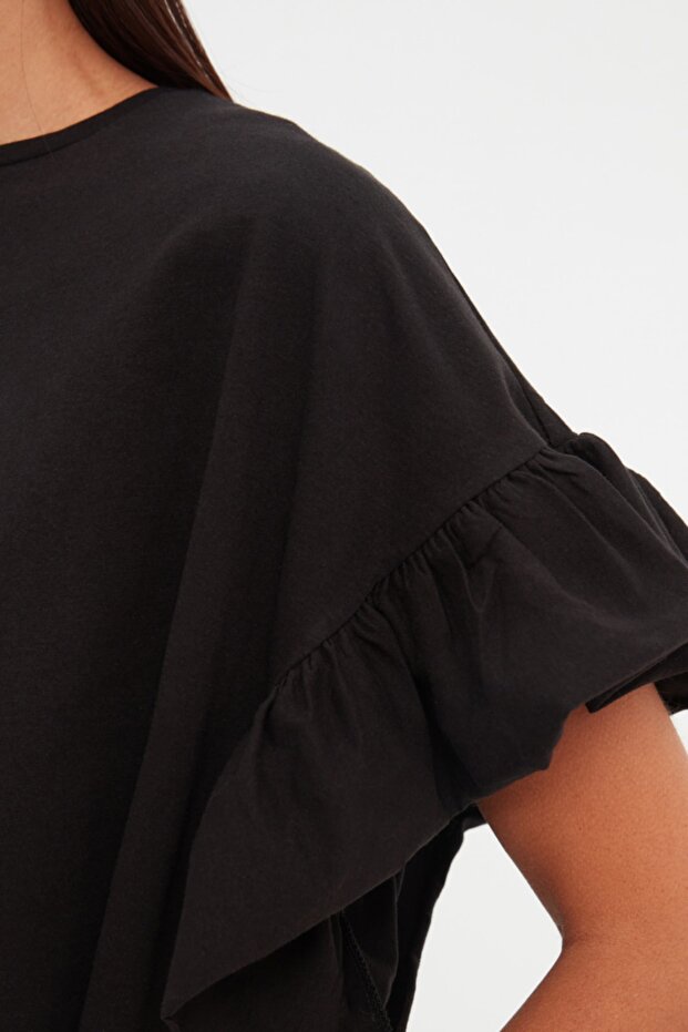 Siyah %100 Pamuk Fırfır Detaylı Basic Bisiklet Yaka Örme T-Shirt TWOSS22TS2429 - 9