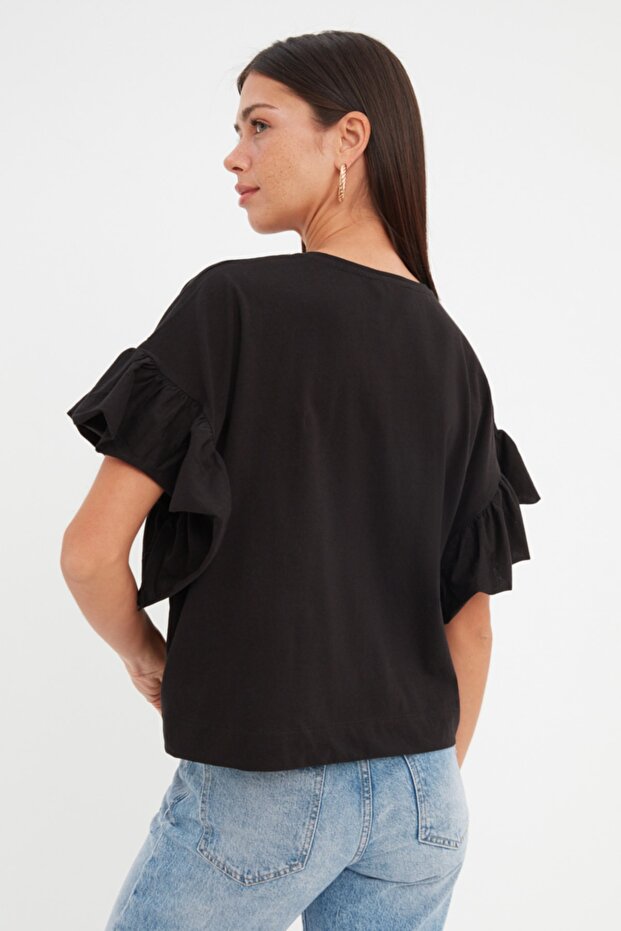 Siyah %100 Pamuk Fırfır Detaylı Basic Bisiklet Yaka Örme T-Shirt TWOSS22TS2429 - 10