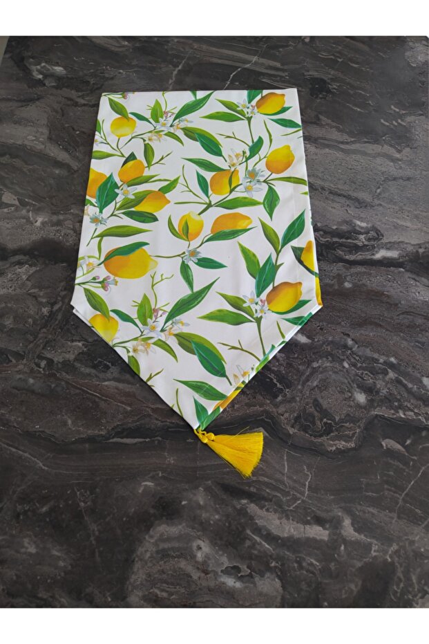 عداء مطبوع رقمي بخلفية بيضاء بنمط الليمون - 1