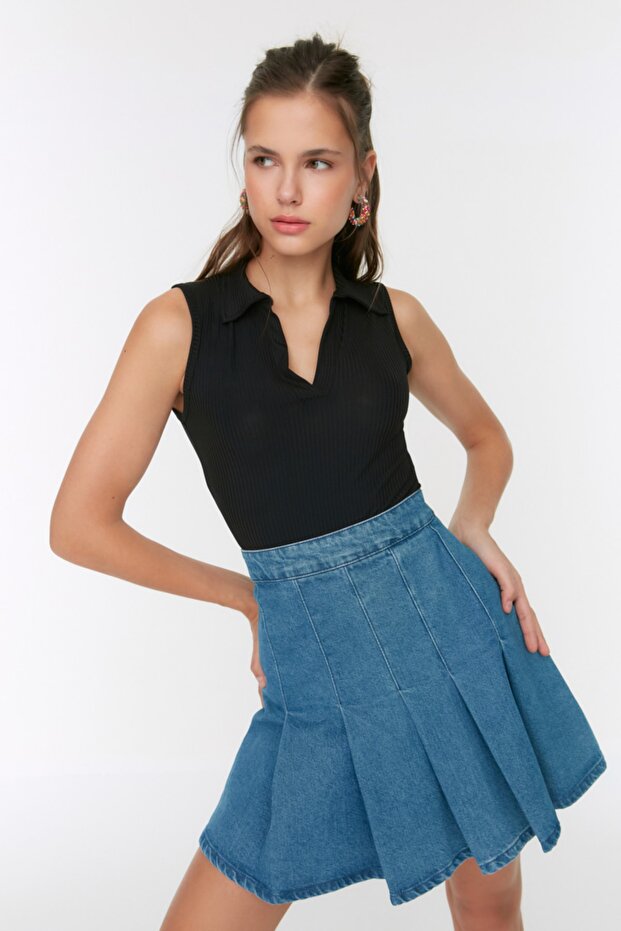 Siyah Fitted/Vücuda Oturan Polo Yaka Crop Esnek Örme Bluz TWOSS22BZ0335 - 2