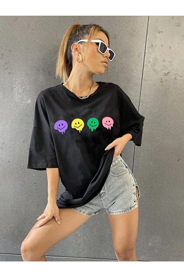 تيشيرت إيموجي أسود للجنسين مقاس كبير
