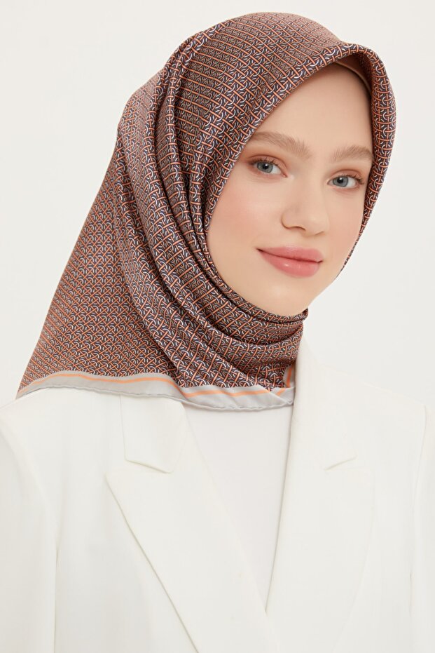 8733d موديل وشاح حريري - سورا