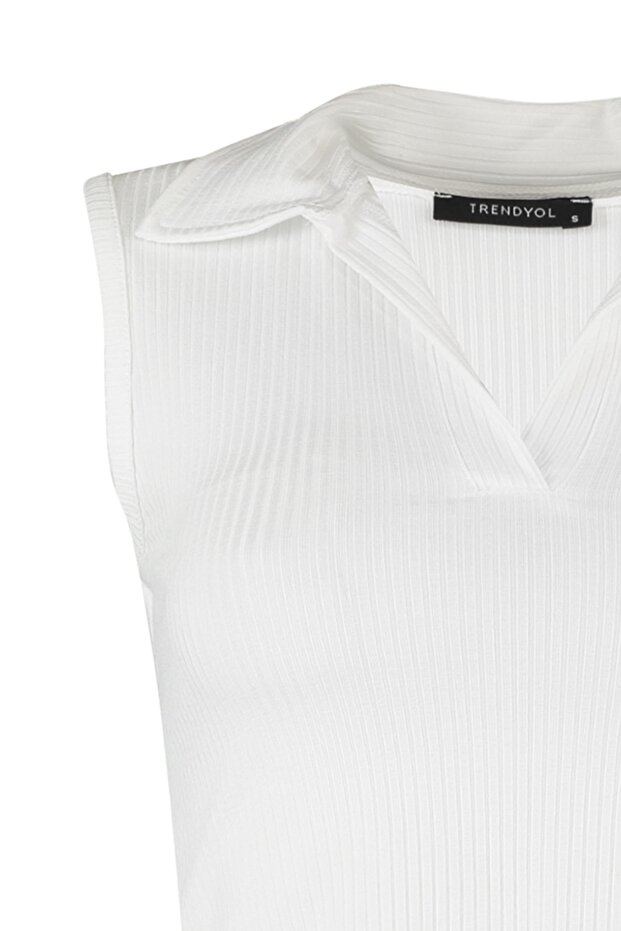 Beyaz Fitted/Vücuda Oturan Polo Yaka Crop Esnek Örme Bluz TWOSS22BZ0335 - 7