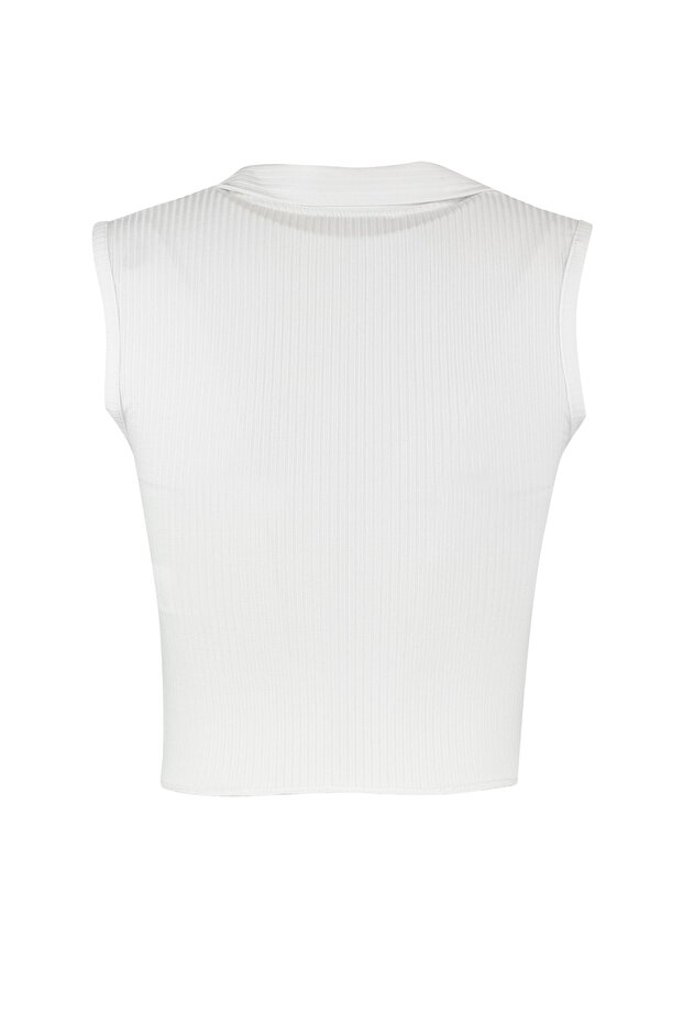 Beyaz Fitted/Vücuda Oturan Polo Yaka Crop Esnek Örme Bluz TWOSS22BZ0335 - 8