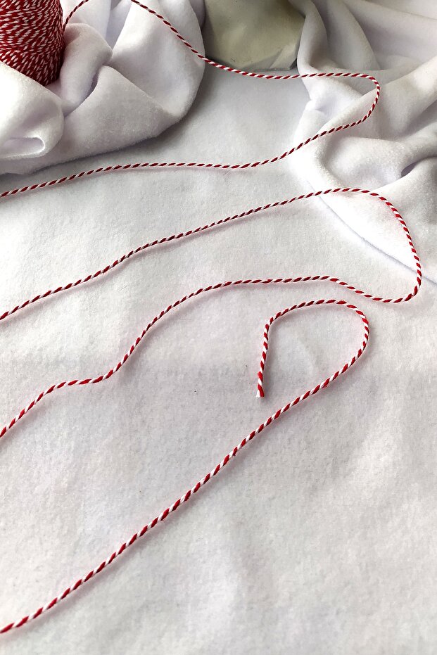 خيط مارتينيشكا / خيط تغليف الهدايا باللونين الأحمر والأبيض / خيط تغليف ثنائي اللون 1 متر - 4