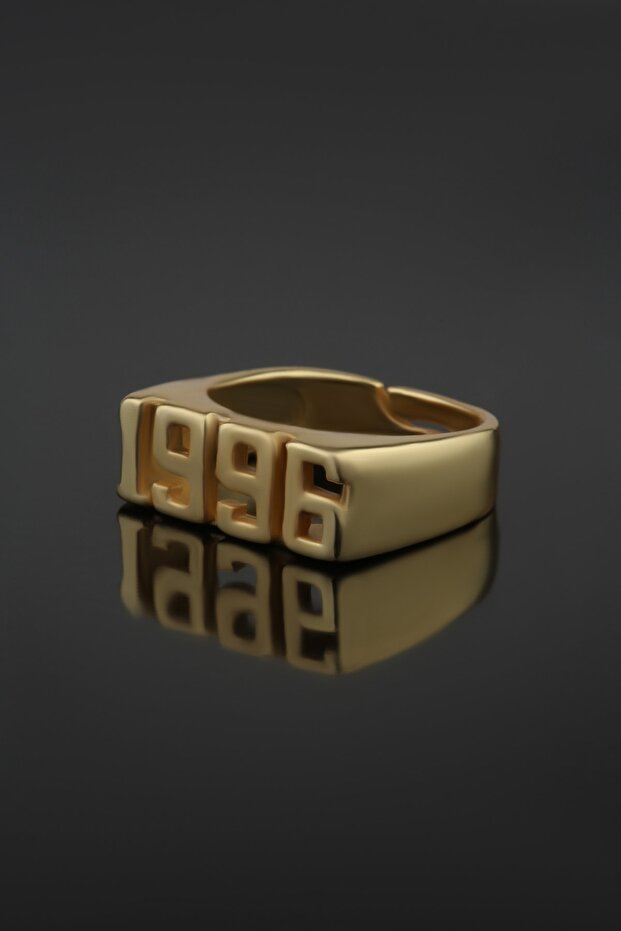 1996 Date Design Gold Color Ring