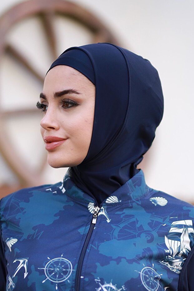 وشاح السباحة باللون الأزرق الداكن