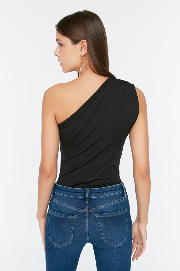 Siyah Asimetrik Yakalı Alttan Çıtçıtlı Esnek Örme Body TWOSS22BD00014 - 5