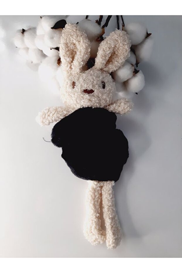 إبزيم من القطيفة على شكل أرنب