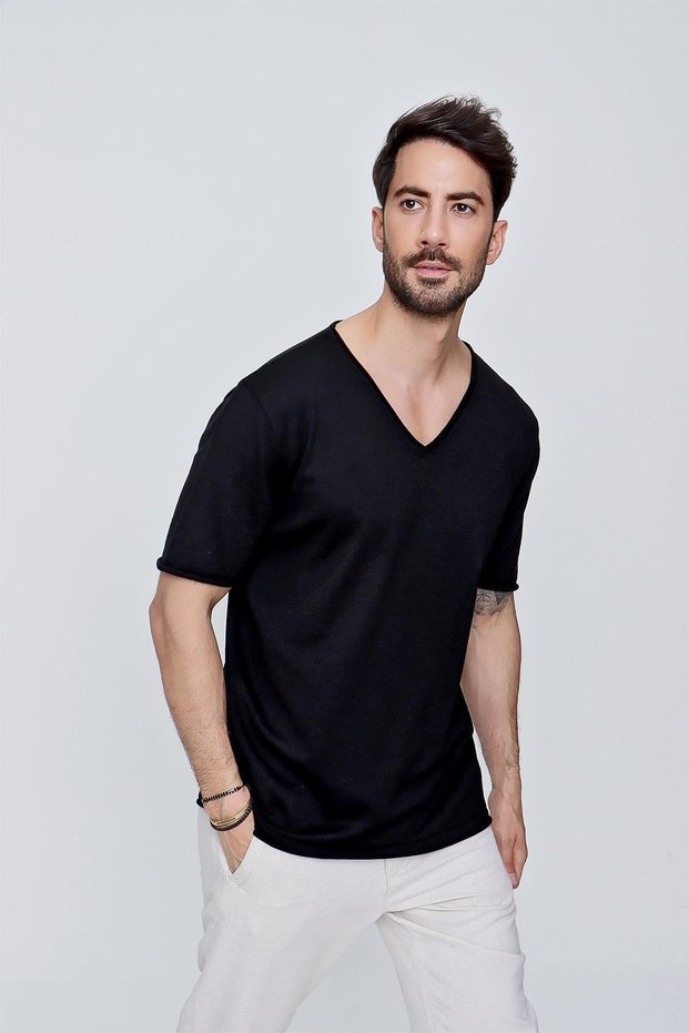 Men's V-Neck Loose Fit Cotton Thin Knitwear T-shirt Black 22sm204