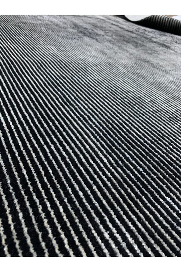 Sİyah Yün Halı - 4