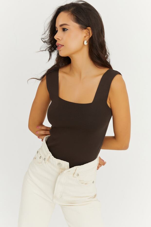Woman's Brown Square Neck Knit Blouse YV80