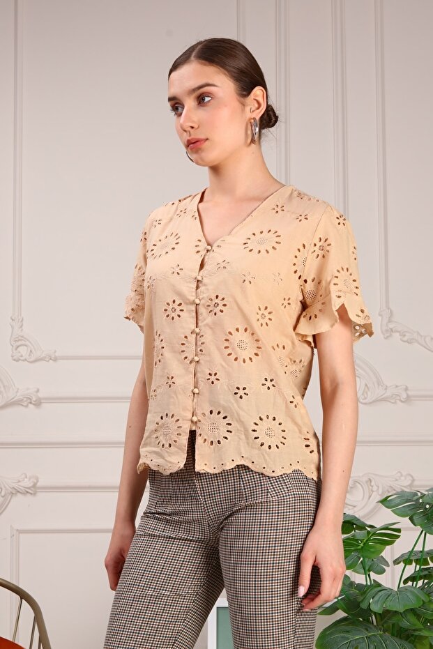 Lazer Kesim Düğmeli Bluz - 4