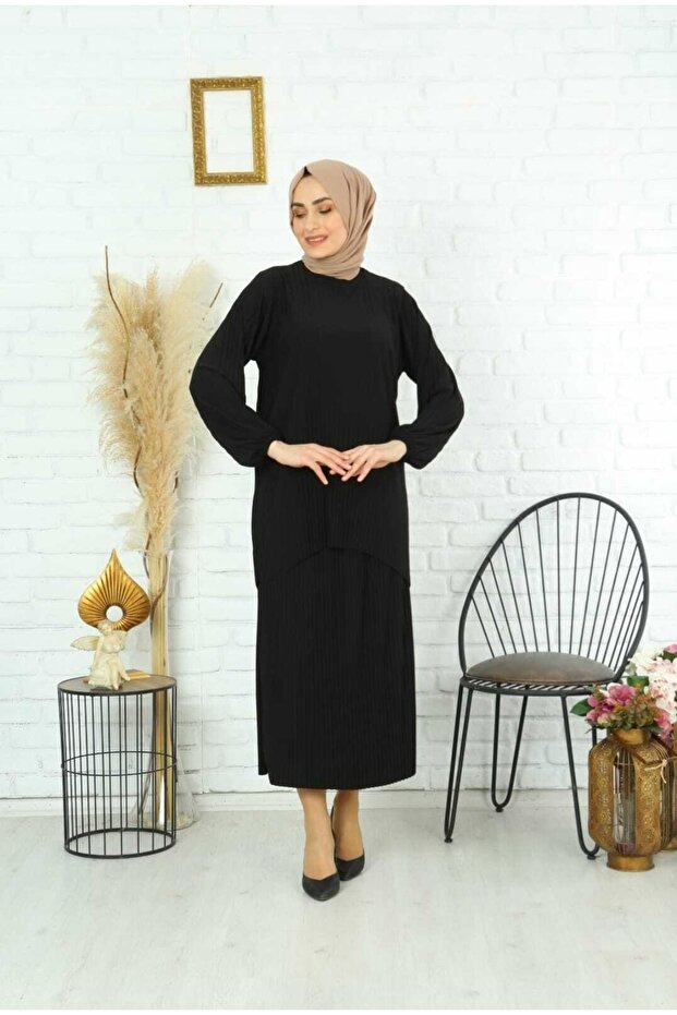 بدلة رائعة مكونة من قطعتين مع تنورة ساندي كاملة بطيات