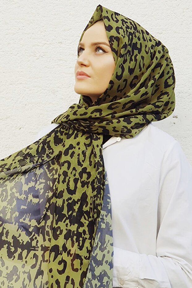 نموذج شال شيفون منقوش بنقشة الفهد باللون الأخضر الزيتي - 1