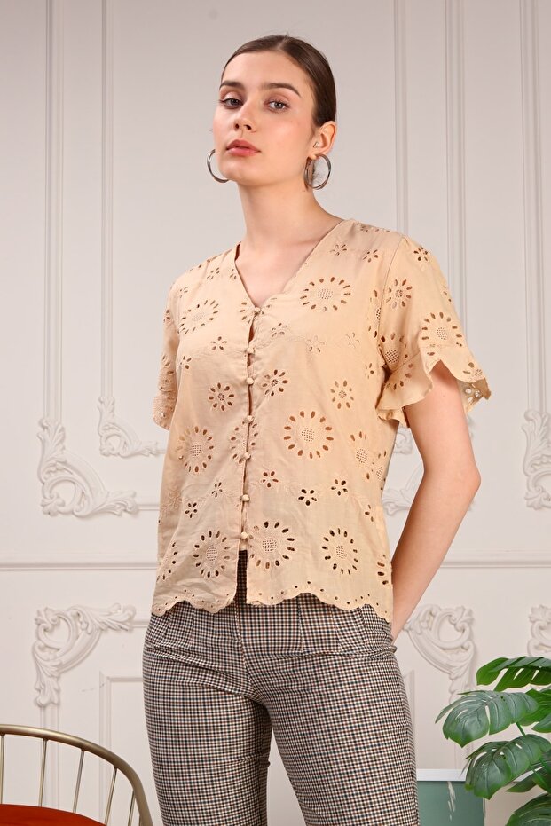 Lazer Kesim Düğmeli Bluz - 3