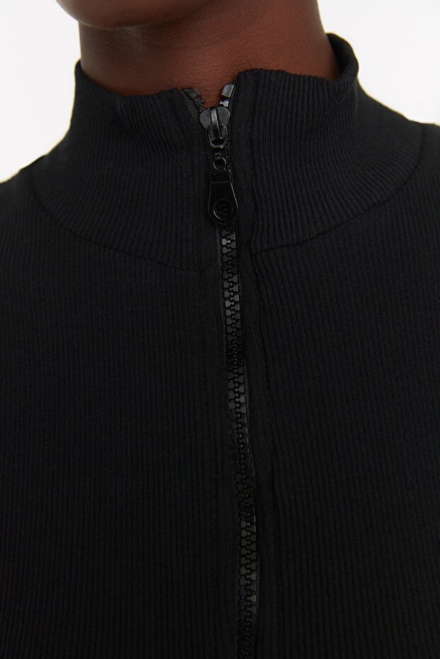 Siyah Fermuarlı Fitted/Vücuda Oturan Dik Yaka Fitilli Esnek Örme Bluz TWOSS22BZ0679 - 3