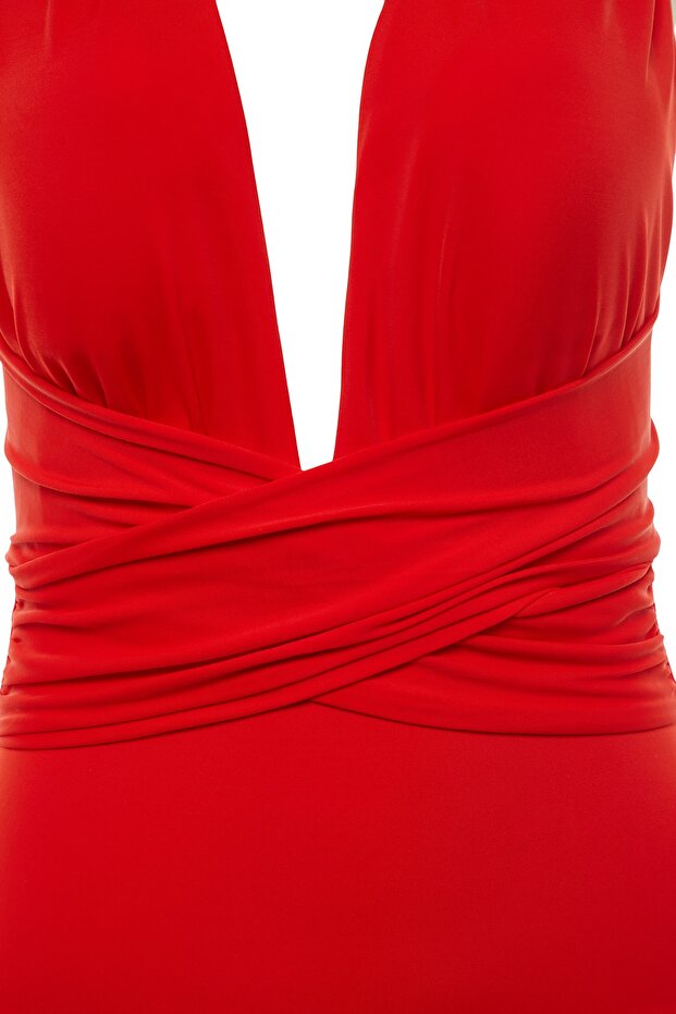 Czerwony kostium kąpielowy z głębokim dekoltem w szpic i drapowaniem TBESS21MA0041 - 6