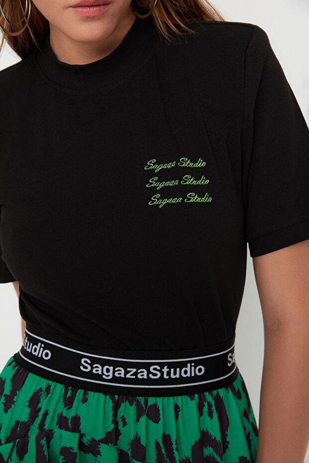 X Sagaza Studio Siyah Nakış Detaylı Örme T-Shirt TPRSS22TS00000 - 5