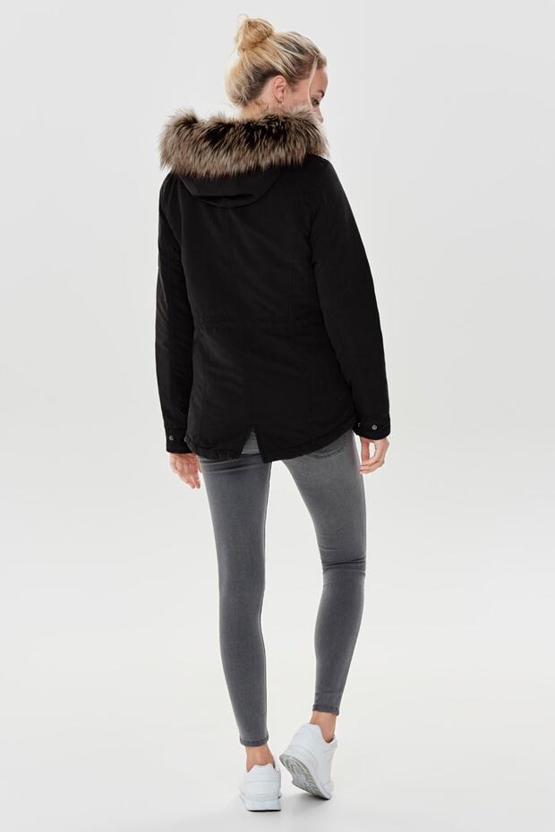 Lucca Mont 15158948 - 5