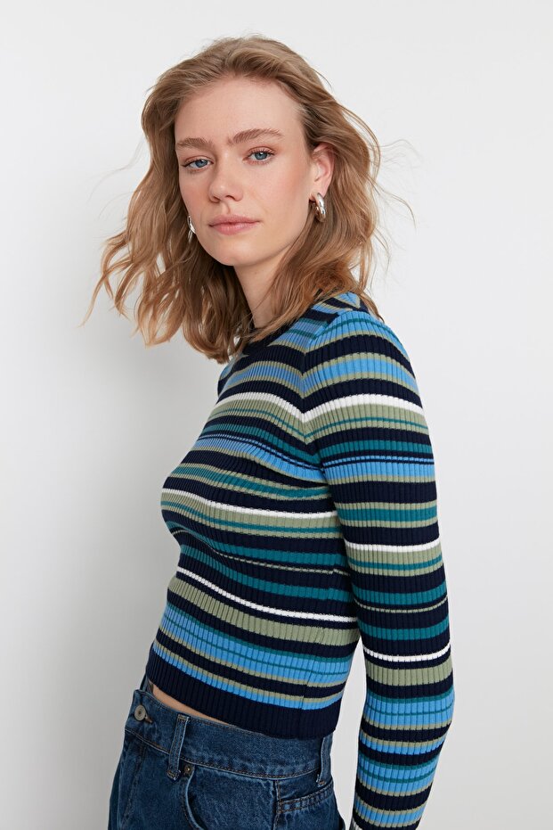 Navy Blue Crop Knitwear Sweater TWOAW22KZ1114