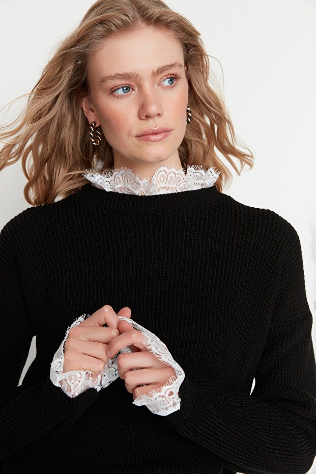 Schwarzer Strickpullover mit Tüll-Webdetail – TWOAW22KZ0207 - 2