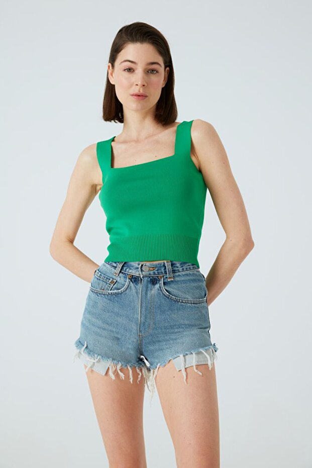 Crop-Top mit quadratischem Kragen - 1