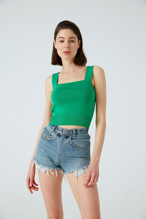 Crop-Top mit quadratischem Kragen - 3