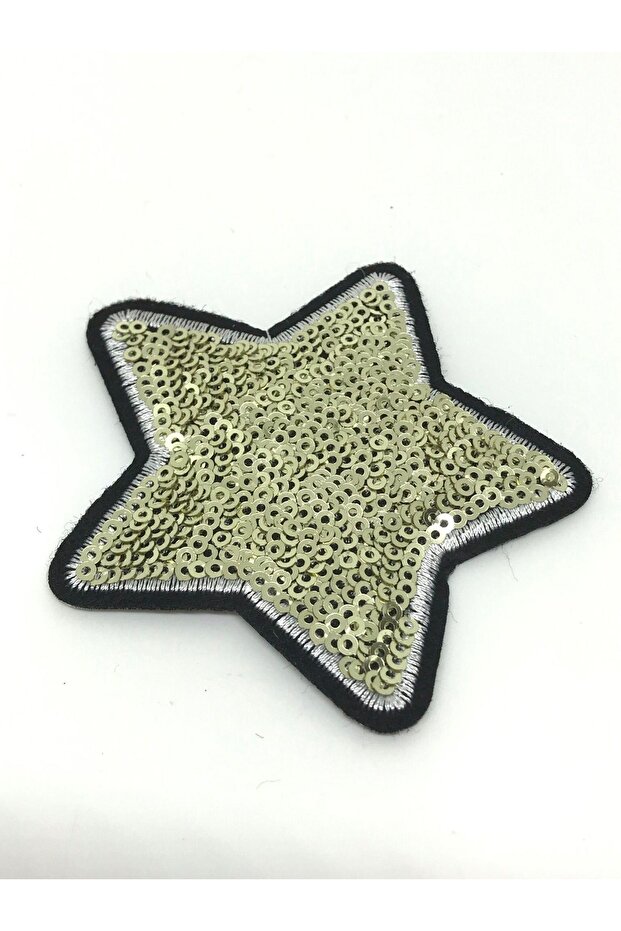 مطرزة بالترتر الذهبي على شكل نجمة - 2